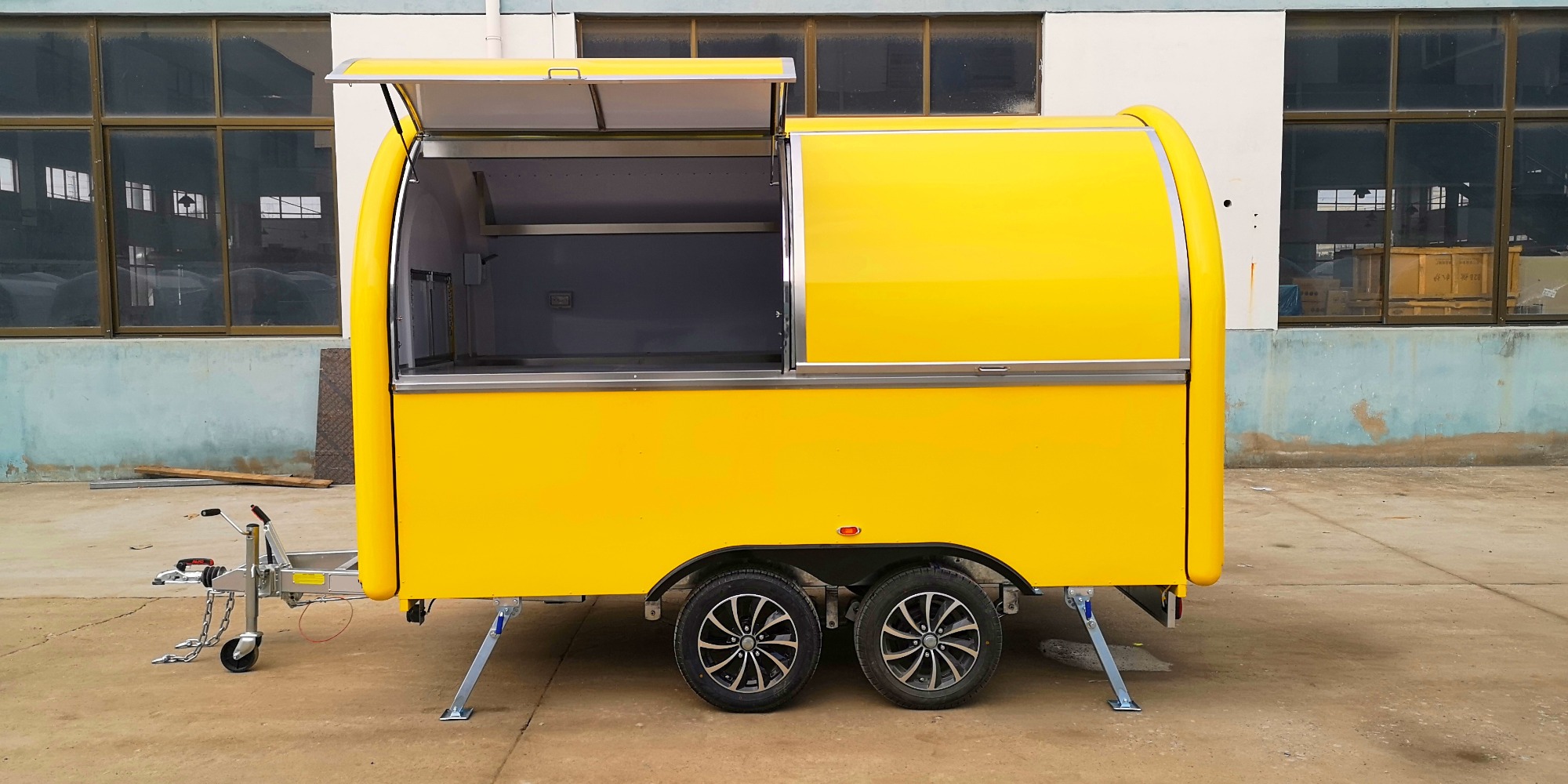 Custom madeFood Trailer Catering Food Truck Install the brake system